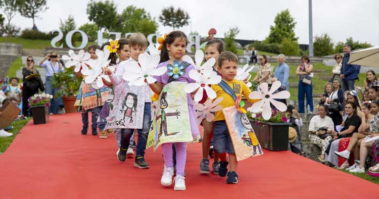 Crianças de Barcelos participaram em desfile com materiais reciclados