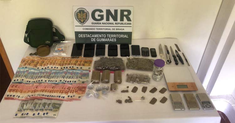 Mega operação de combate ao tráfico de droga faz dois detidos em Vizela e Guimarães