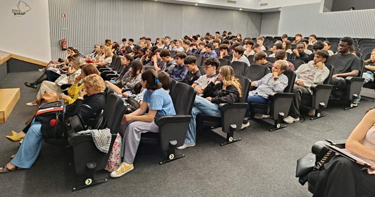 Braga promoveu conferência ara refletir sobre o uso problemático da internet entre jovens