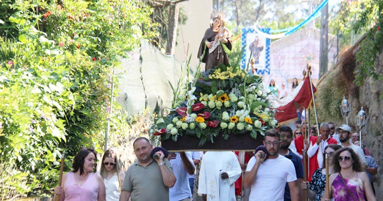 Braga: Majestosa procissão em honra de Santo António abrilhantou ruas de Lamas