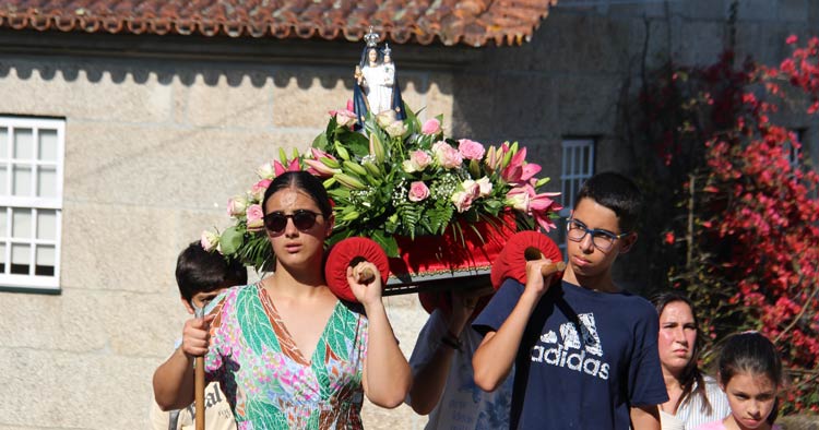 Braga: Majestosa procissão em honra de Santo António abrilhantou ruas de Lamas