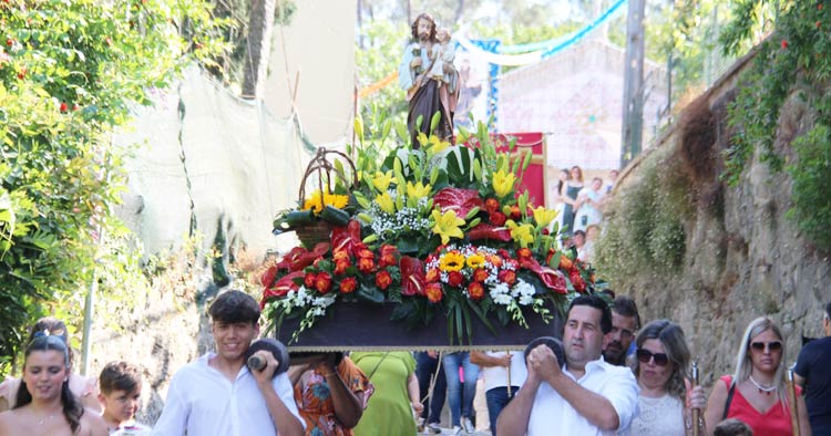 Braga: Majestosa procissão em honra de Santo António abrilhantou ruas de Lamas