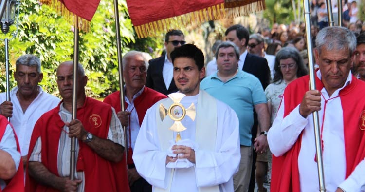 Braga: Majestosa procissão em honra de Santo António abrilhantou ruas de Lamas