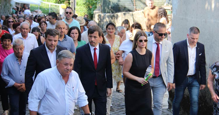 Braga: Majestosa procissão em honra de Santo António abrilhantou ruas de Lamas
