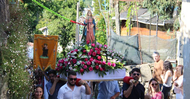 Braga: Majestosa procissão em honra de Santo António abrilhantou ruas de Lamas