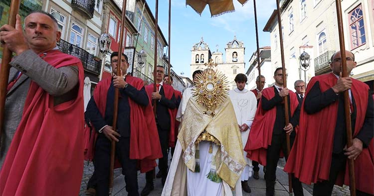 Braga recebe procissão para celebrar Dia do Corpo de Deus