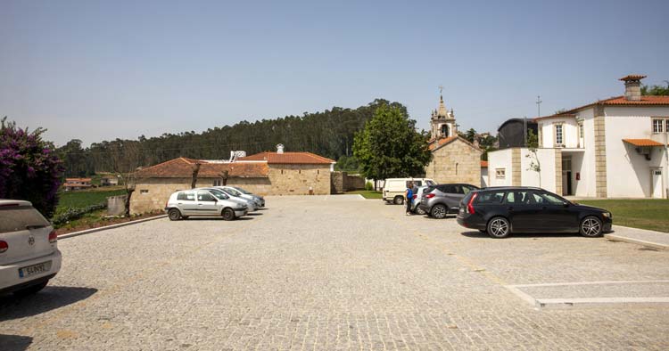 Barcelos inaugura novo parque de estacionamento e jardim em Chavão