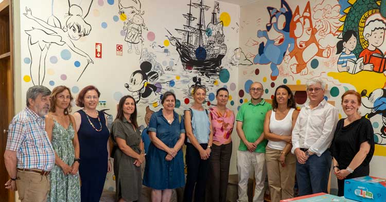 Estudantes de Viana do Castelo pintam mural de 16 metros em escola do 1.º ciclo