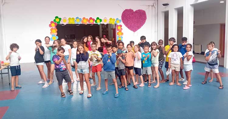 Escola de Boxe Parretas Team entrega kits de lanche a várias escolas de Braga