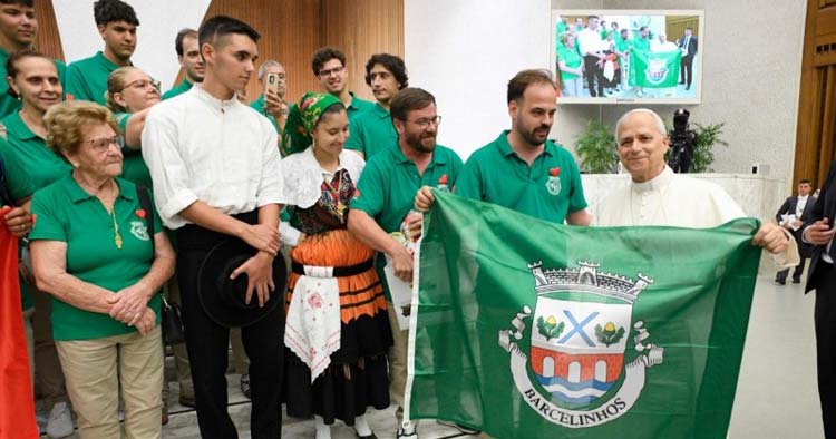 Grupo Folclórico de Barcelinhos recebido pelo Papa Leão XIV