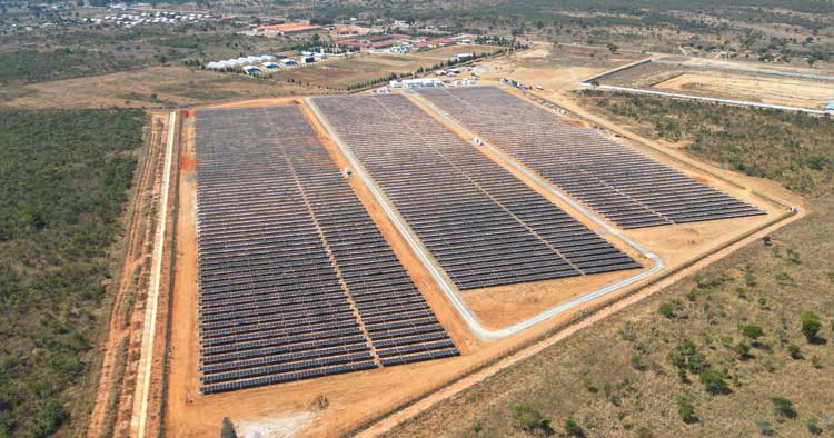 Grupo de Guimarães cria sete parques solares em Angola