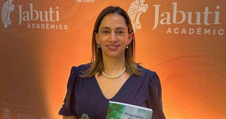 Investigadora da UMinho recebe um dos prémios mais prestigiados da literatura científica no Brasil