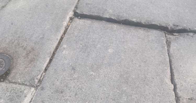 Duas mulheres feridas após queda em piso desnivelado no centro de Braga
