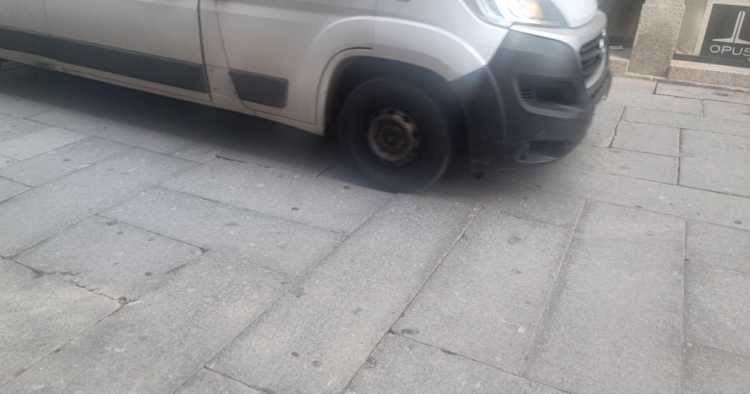 Duas mulheres feridas após queda em piso desnivelado no centro de Braga