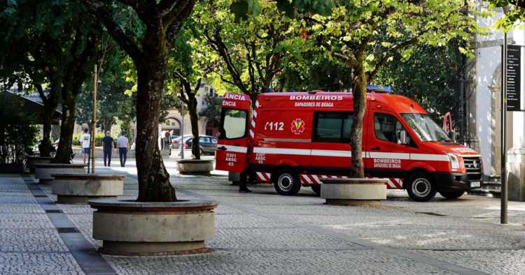 Turista cai na via pública no centro da cidade de Braga