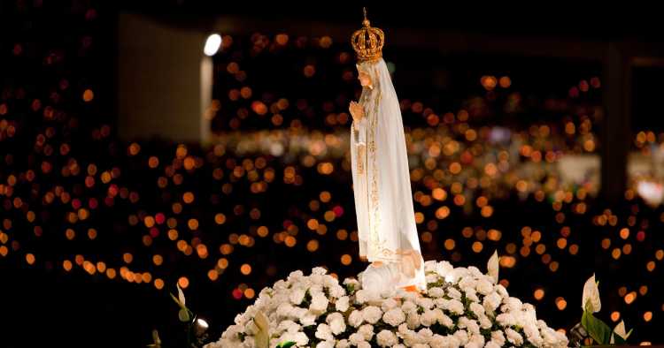 Milhares de pessoas rumam ao Santuário de Fátima para o "último adeus"