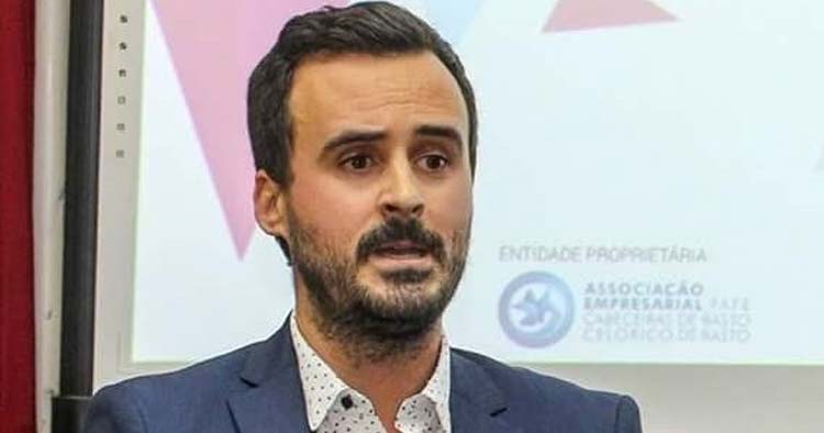 Quem Decide é o Povo — Aceitem, Porque Dói Menos.