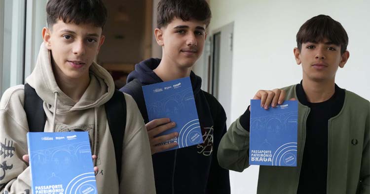 Alunos de Braga recebem passe para visitar 70 bens e sítios patrimoniais do concelho