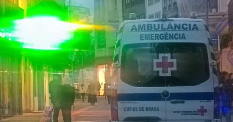 Peão atropelado por trotineta no centro de Braga