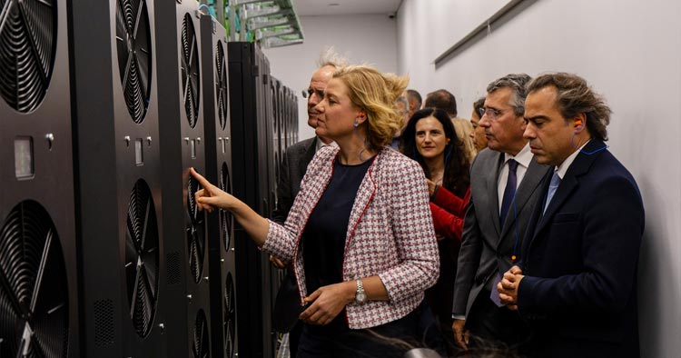Vice-presidente da Comissão Europeia esteve em Guimarães a visitar o maior supercomputador do país