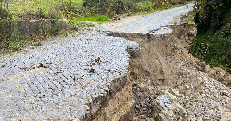 Estrada em Famalicão ruiu devido à chuva forte