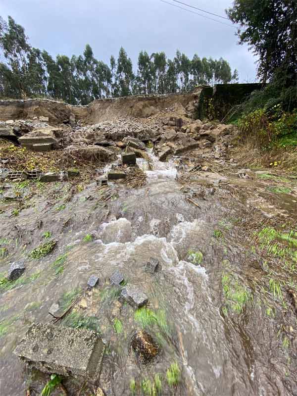 Estrada em Famalicão ruiu devido à chuva forte