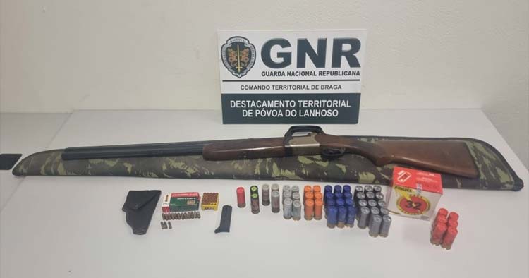 Homem de 73 anos arguido na Póvoa de Lanhoso por posse de munições proibidas e ameaças