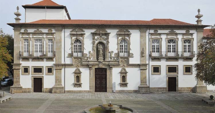 Guimarães vai requalificar quatro Unidades de Saúde Familiar no concelho
