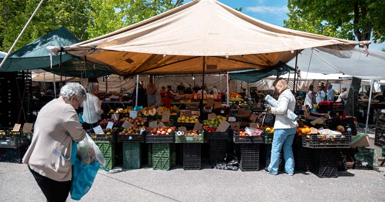 Atenção, Famalicão. Feira semanal com alteração de horário nos dias 24 e 31 de dezembro