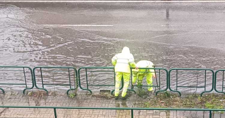 Constrangimentos em Avenida de Braga devido às águas na via de circulação