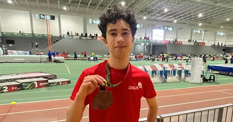 Atleta de Barcelos vence a medalha de bronze nos Campeonatos Nacionais Sub-20 de Pista Curta