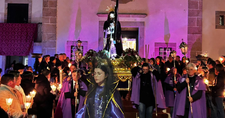 Braga: Fiéis de Cabreiros relembram sofrimento da Paixão de Cristo na Procissão do Silêncio