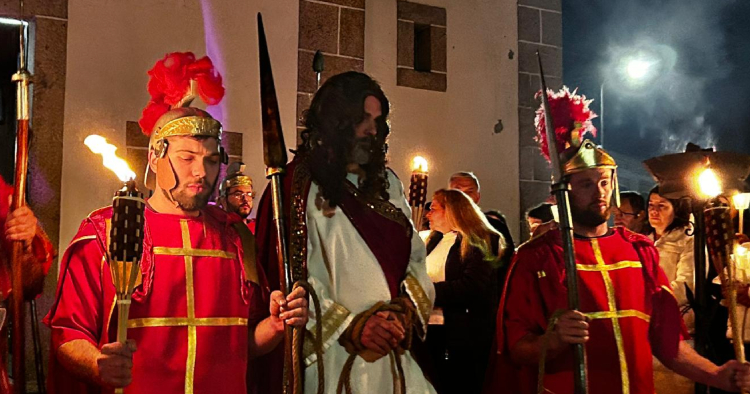 Braga: Fiéis de Cabreiros relembram sofrimento da Paixão de Cristo na Procissão do Silêncio