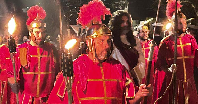 Braga: Fiéis de Cabreiros relembram sofrimento da Paixão de Cristo na Procissão do Silêncio