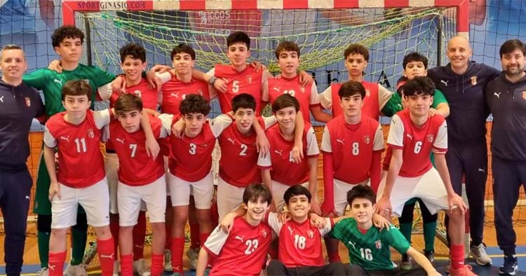 Sub-15 do SC Braga são campeões distritais de futsal