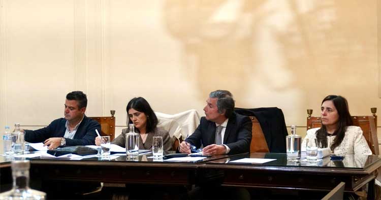 PS de Famalicão critica chumbo de propostas de apoio aos bombeiros e freguesias