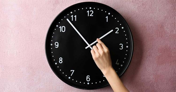 Hora muda na madrugada deste domingo