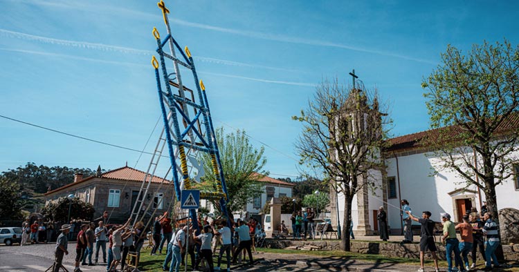 Braga: Pedralva celebra tradição com arco de Páscoa