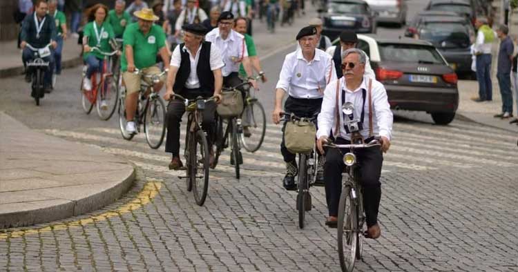 Guimarães recebe V Passeio de Bicicletas Antigas Militares e Clássicas
