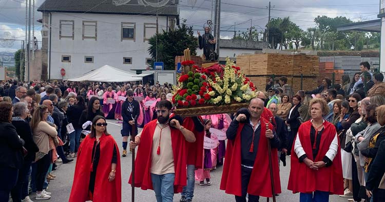 Braga: Fiéis honraram Nossa Sr.ª da Graça na Majestosa Procissão dos Rosários