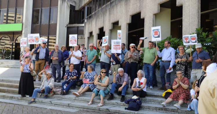 Tribuna Pública junto à Segurança Social de Braga exige "pensões dignas"