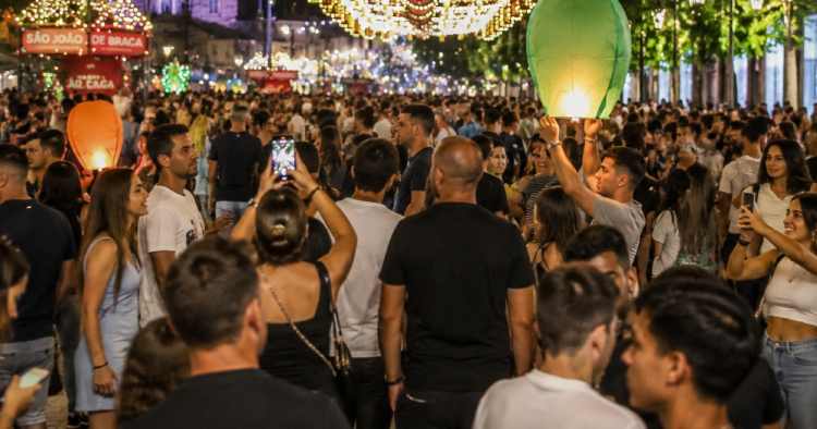 São João de Braga substitui balões tradicionais por balões de hélio