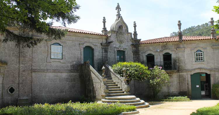 Casa de Lamas recebe mostra de escultura em madeira inspirada nas raízes de Vieira do Minho