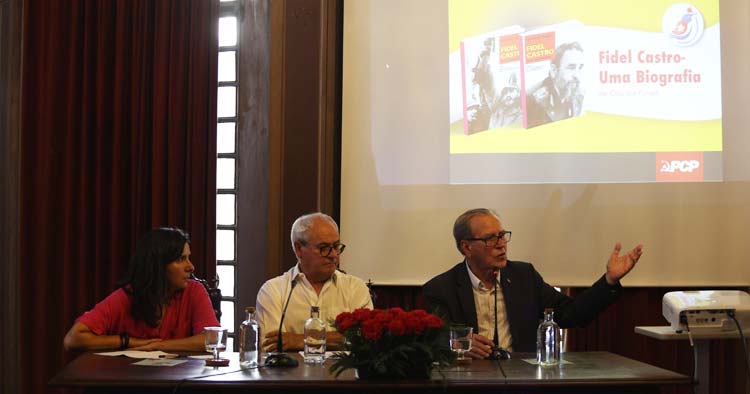 Embaixador de Cuba apresenta biografia de Fidel Castro em Guimarães