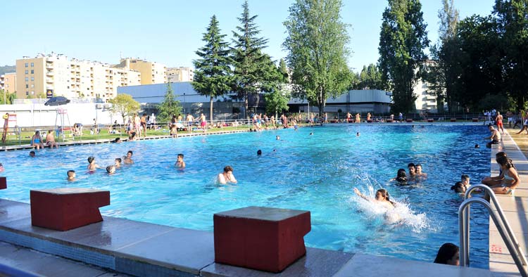 Braga abre piscinas gratuitamente para enfrentar vaga de calor