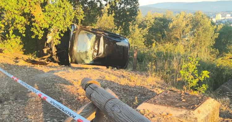 Braga: Viatura despista-se no Monte do Picoto e danifica estrutura de madeira