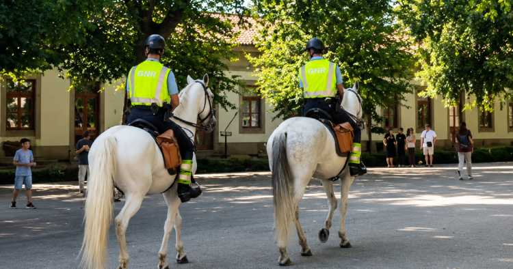 GNR reforça segurança no Bom Jesus com patrulha a cavalo