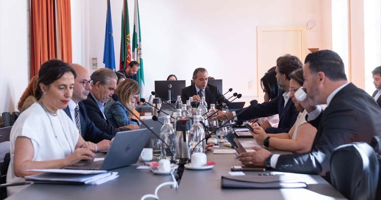 Executivo de Guimarães reúne na segunda-feira com 37 pontos em agenda