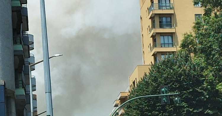 Incêndio junto a centro comercial em Ovar mobiliza mais de 90 operacionais