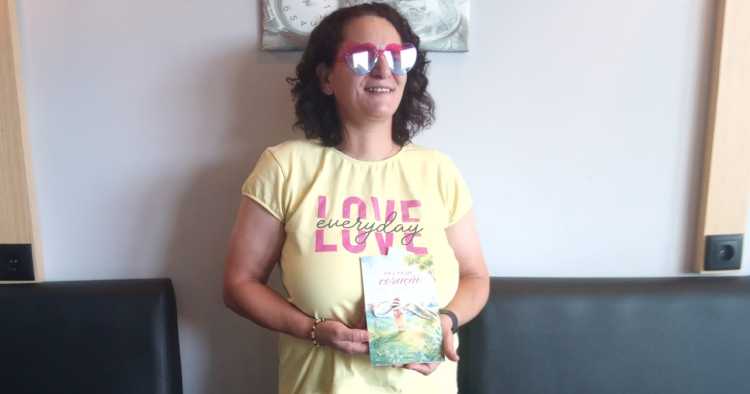 Autora invisual transforma a dor em esperança e lança livro que é um apelo à inclusão